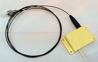 Модуль диодного лазера (LD) высокой яркости 808 нм / 810 нм мощностью 12 Вт с оптоволоконным волокном 200 мкм