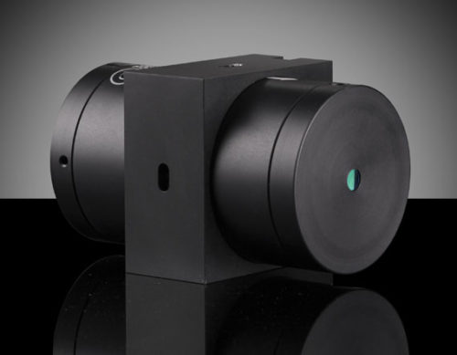 1070-нм двухступенчатый оптический изолятор свободного пространства