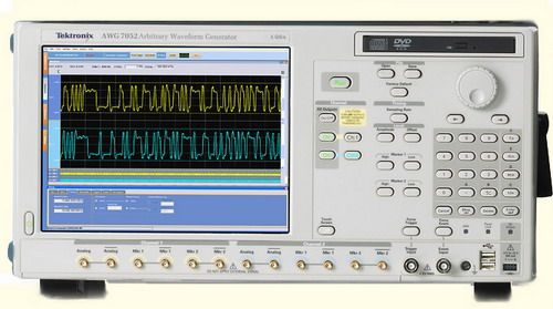 Генератор сигналов произвольной формы AWG7052 Tektronix