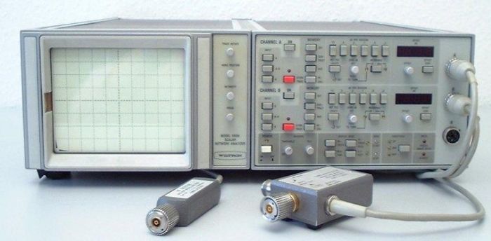 560A Анализатор цепей Wiltron