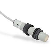 Ультразвуковой датчик приближения: диаметр 18 мм, корпус 83,1 мм, диапазон 100–900 мм (номер по каталогу UK1C-E7-0A)