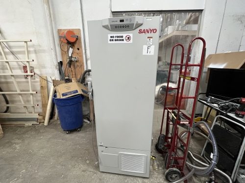 Sanyo MDF-U33V -86 Морозильник