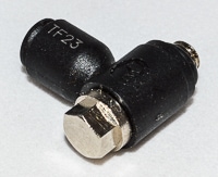 0100-2264- Угловой фитинг, 10-32 (штуцер), пневматический привод 1/8 дюйма, используется с системами газовой хроматографии серий 5890, 6890 и 7890.