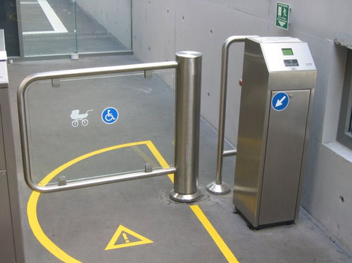 Motorized gate Ikarus Badencontrolacrylic glass