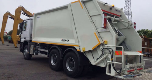 Машина для сбора мусора с задней загрузкой