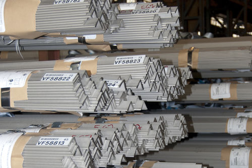 Уголок горячекатаный из нержавеющей стали V-образный