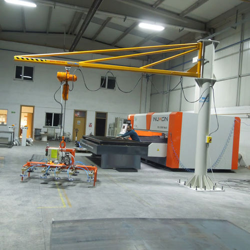 Кран-стрелка на колонне подъемно-поворотныйс вакуумным захватом