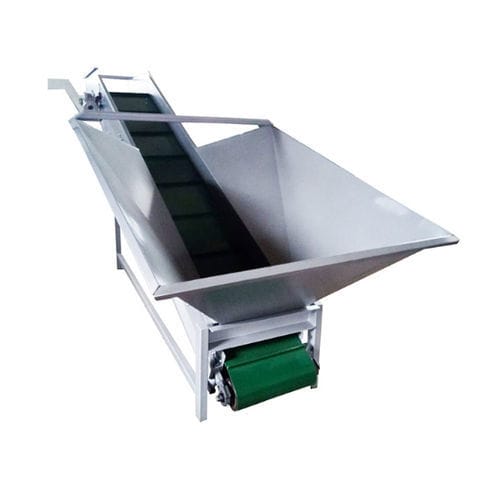 Receiving hopper for fruitfor vegetableswith belt conveyor