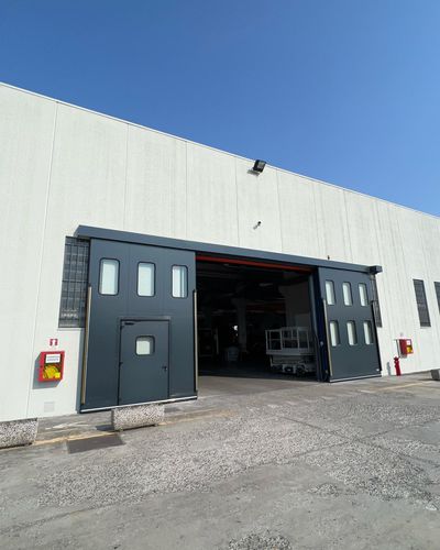 Раздвижная дверь из оцинкованной сталиизолированнаябольшая