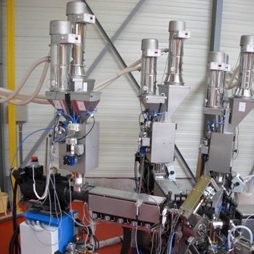 Нить экструзионной линии для нанесения покрытий для термопластов, многослойная