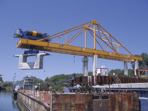 Fixed crane CLD 250derrickfor constructiondeck