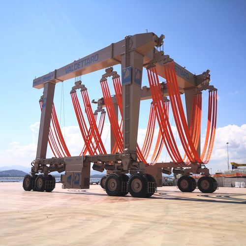 Мобильный козловой кран MBH 720для погрузки судов