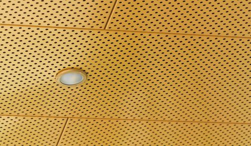 Звукопоглощающая сэндвич-панель с сотовой облицовкой из алюминиядля подвесного потолка