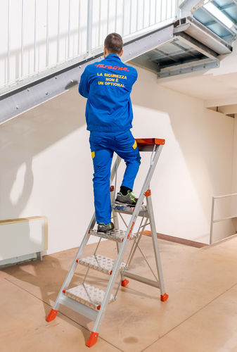 Переносная стремянка серии SGPалюминий