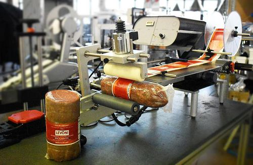 Полуавтоматическая этикетировочная машина D200Tдля салямидля пищевой промышленности и производства напитков