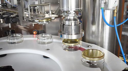 Моноблочная укупорочная машина MC HAZELNUTвибрационнаяавтоматическаядля откручивающихся крышек