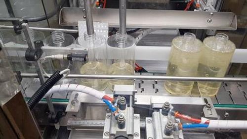 Автоматический укупорщик и этикетировщик RTE2Uдля жидких продуктовдля кремовдля косметической продукции