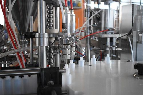 Автомат розлива и укупорки жидкостей MFCмоноблочный