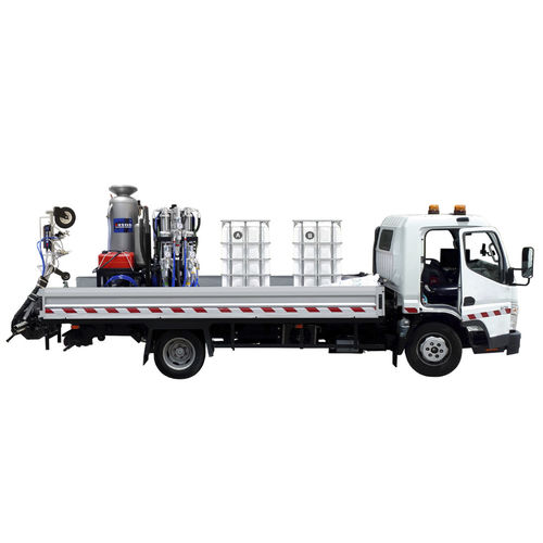 Машина для нанесения дорожной краски ROADMASTER 10 на грузовике