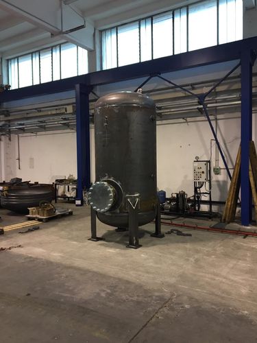 Custom vessel storagemetalcone-bottom