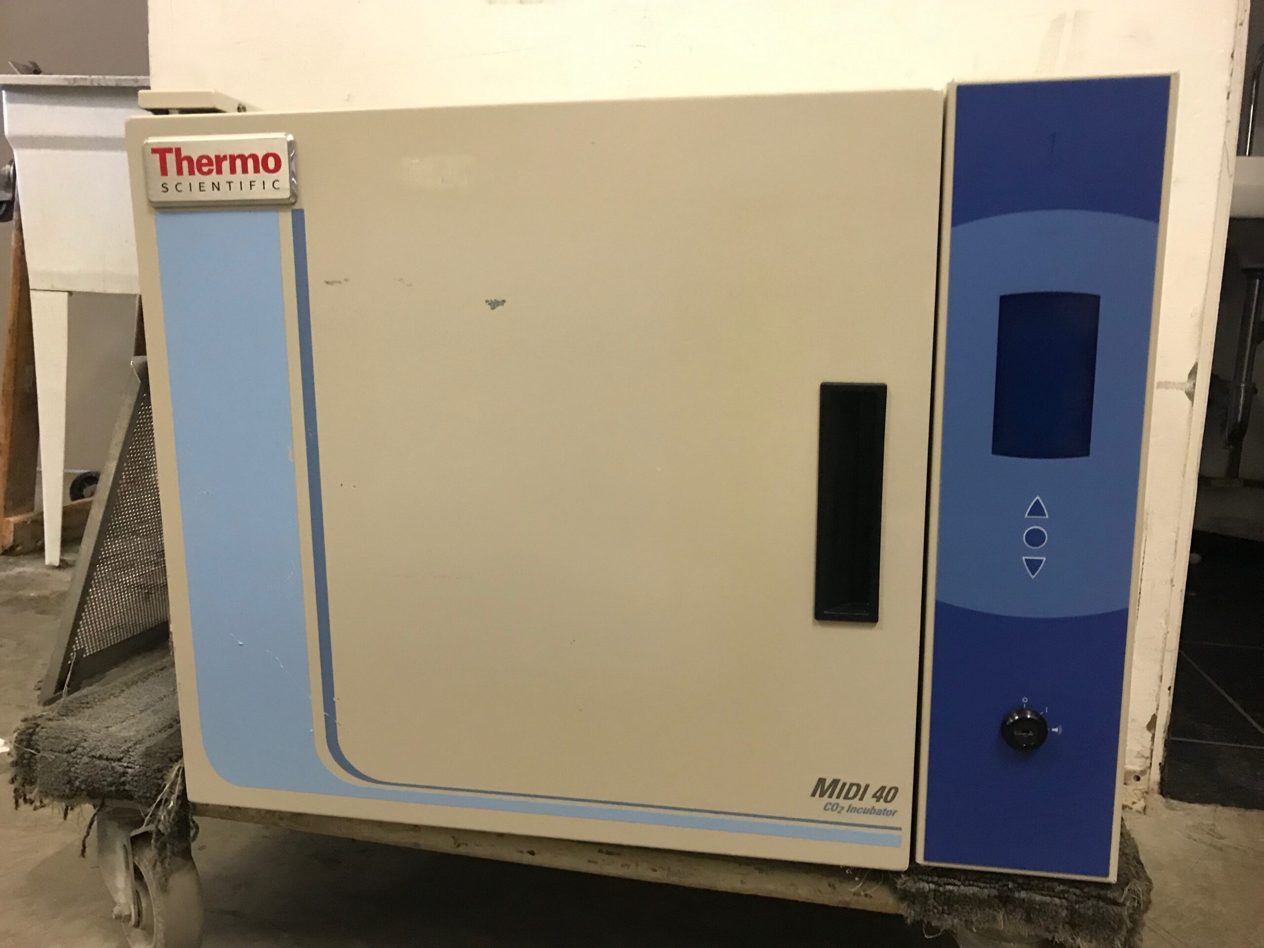Thermo Scientific MIDI 40 CO2 Incubator — изображение 2