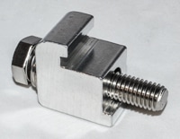 G3170-60580 — Узел зажима в форме полукулачка, используется с системами газовой хроматографии/масс-спектрометрии серий 5973, 5975, 5977 и 7000, модели 5973N, 5975A, 5975B, 5975C и G7000C.