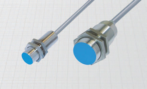 Индуктивный датчик приближения серии DCE18-30...KS цилиндрическийIP67с усиленным выходом