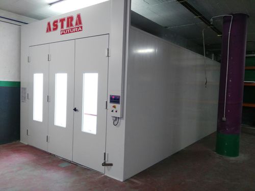 Закрытая покрасочная камера Futuraдля автомобилей