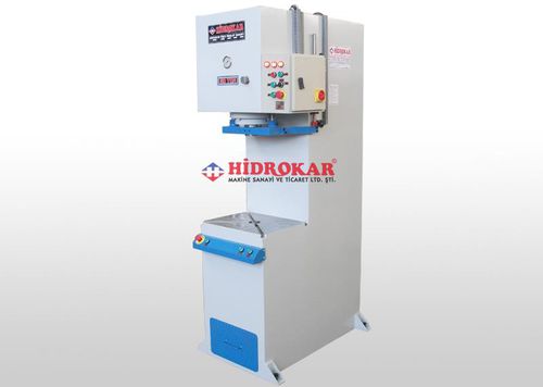 Гидравлический пресс для формовкиС-образной рамы