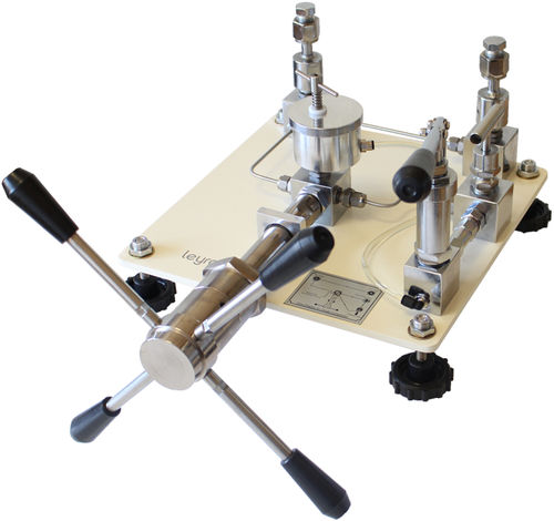 Компаратор гидравлического давления LPC 7000калибровка давления