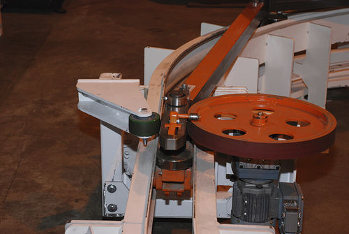 Skate wheel conveyor horizontalinvertedfloor-mounted