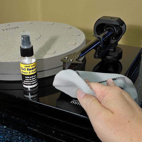 Чистящее средство на основе растворителя CAIG Gx3™.