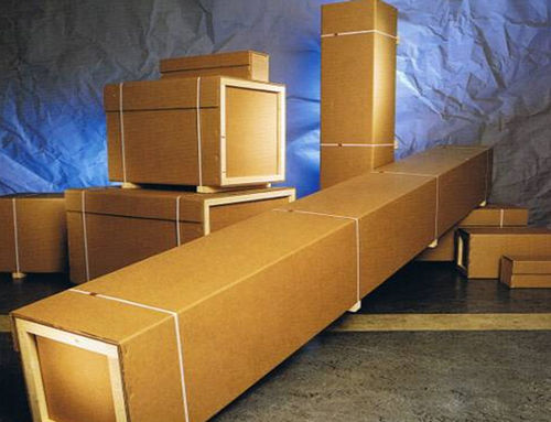 Прямоугольная коробка из картона.