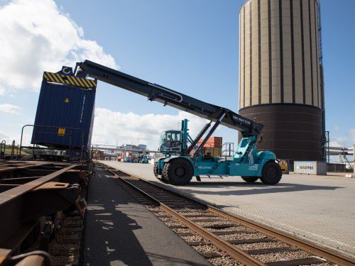 Контейнерный телескопический погрузчик серии SMV CCдля тяжелых грузов