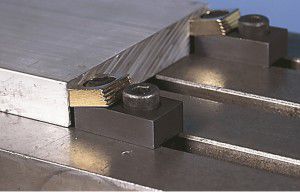 Mechanical clamp for T slotsteelcompact