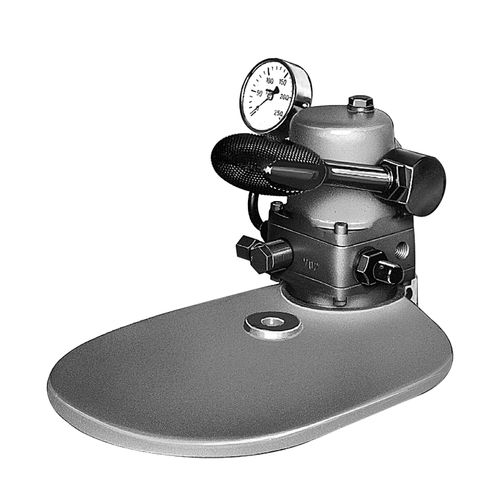 Зажим гидронасоса Д8.800поршеньзатяжка ручная