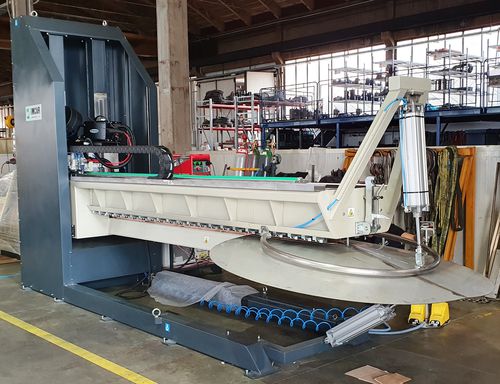 Pipe forming machine for metalnumerical controlautomatic