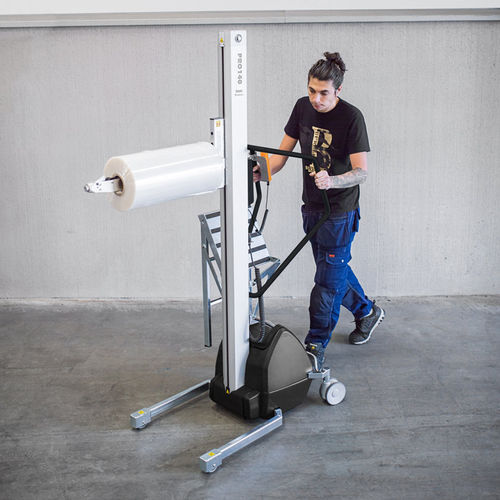 Battery-powered lifting device PRO140with trayforkfor containers