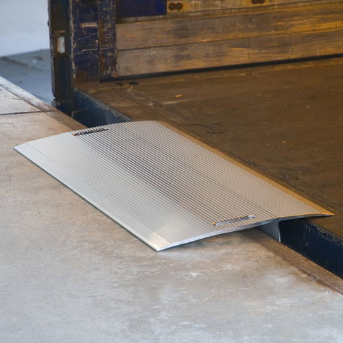 Погрузочная рампа серии HFBмобильнаяизносостойкая сталь