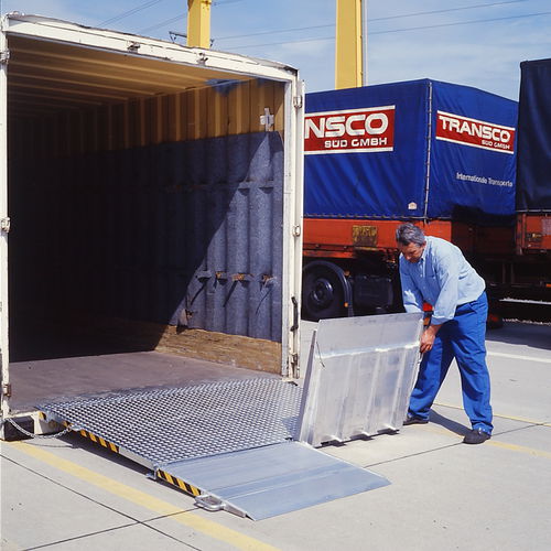 Погрузочная рампа MC мобильныйконтейнерстальной