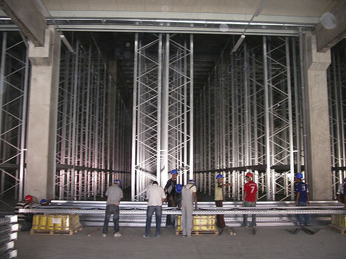 Металлические стеллажи для тяжелых грузов