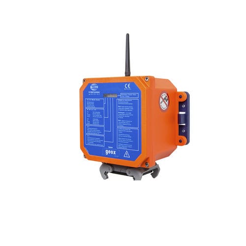 Радиоприемник геоксаналоговыйдля радиоуправления передачей данных