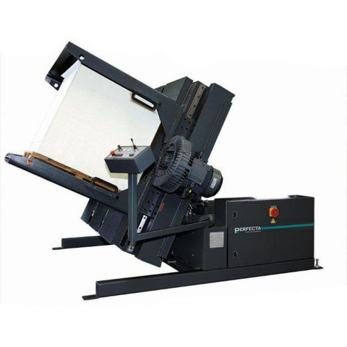 Vibrating pile turner with electric tractionfor paper