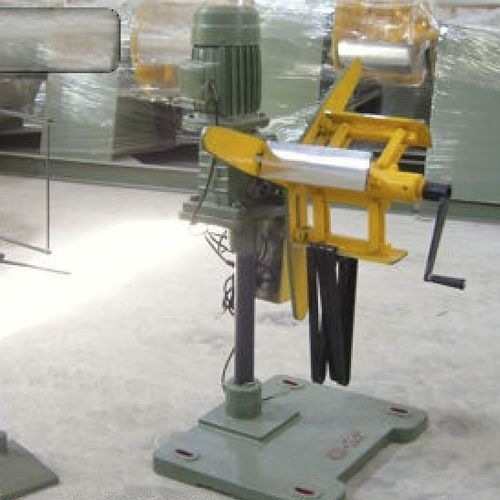 Моторизованный разматыватель CR-200 для подачи в пресс