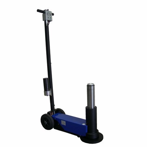 Домкрат напольный 1135гидропневматический30 тонндля большегрузных автомобилей