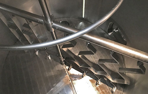 Емкость для хранения напитков для сепараторов