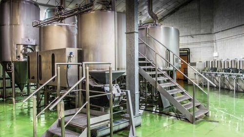 Хранение технологических сосудовиз нержавеющей сталивертикальное