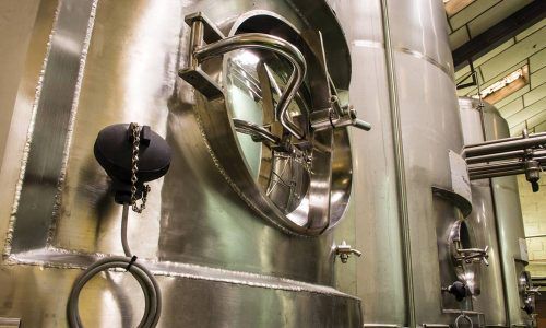 Охлаждающий резервуар с контролем температуры и давления