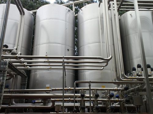 Процесс установки емкости с мойкой на месте (CIP)для пищевой промышленности и производства напитковдля пищевой промышленности