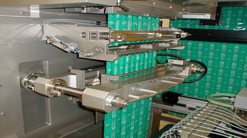 Машина для формования-наполнения-запечатывания пластиковой пленки F600для упаковки пищевых продуктовавтоматическая для упаковки молочных продуктов